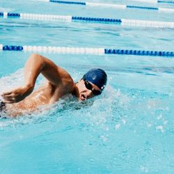 שחייה: אידיאלית למניעת בעיות ברכיים שחייה: אידיאלית למניעת בעיות ברכיים